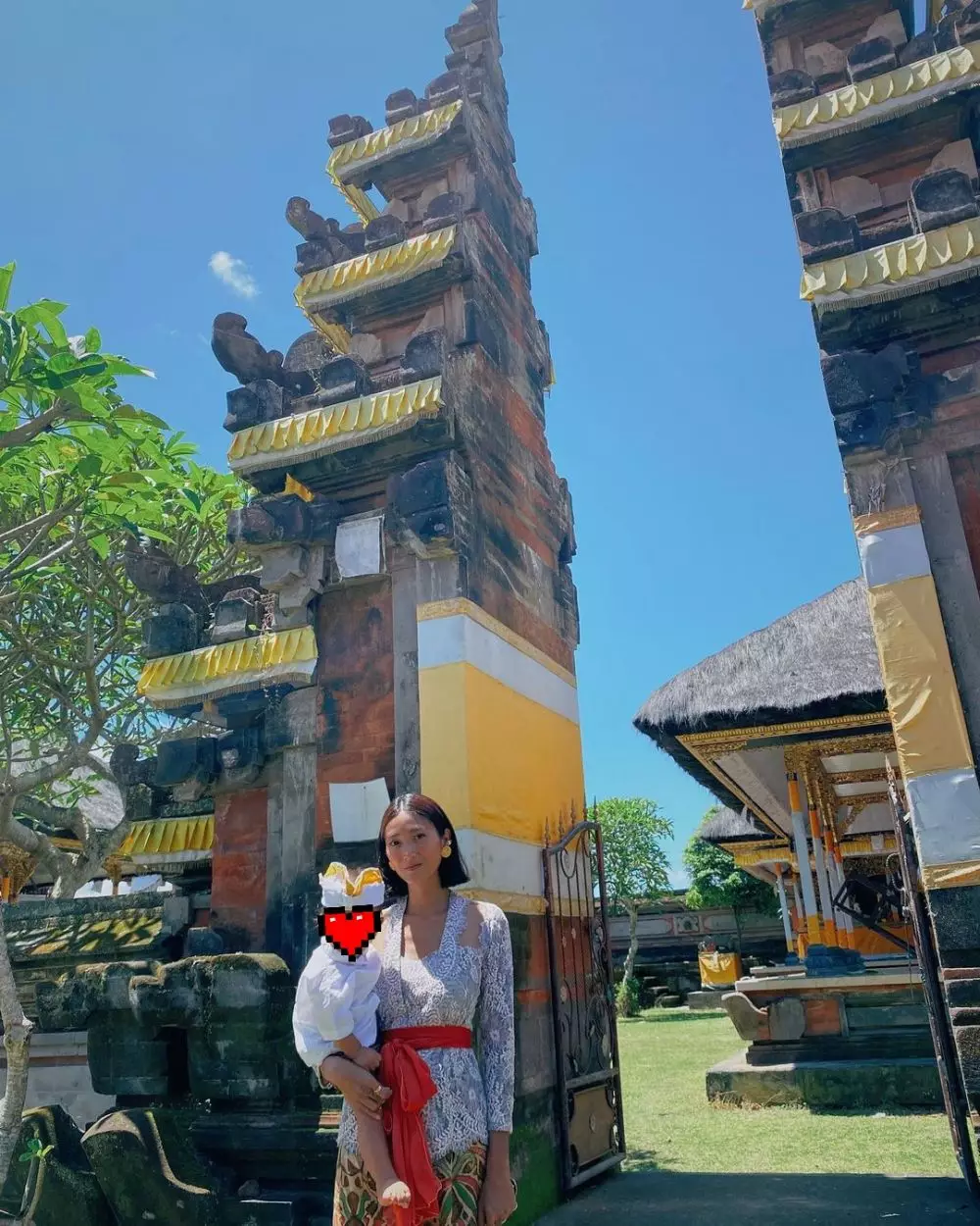 Model catwalk pakai baju adat Bali © 2021 brilio.net Model catwalk pakai baju adat Bali © 2021 brilio.net