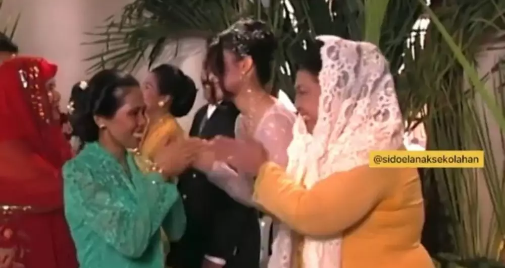 Pernikahan Si Doel dan Sarah © 2021 brilio.net