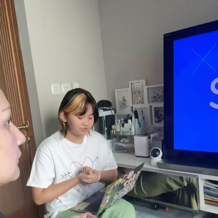 anak mona ratuliu bikin proposal presentasi © instagram anak mona ratuliu bikin proposal presentasi © instagram