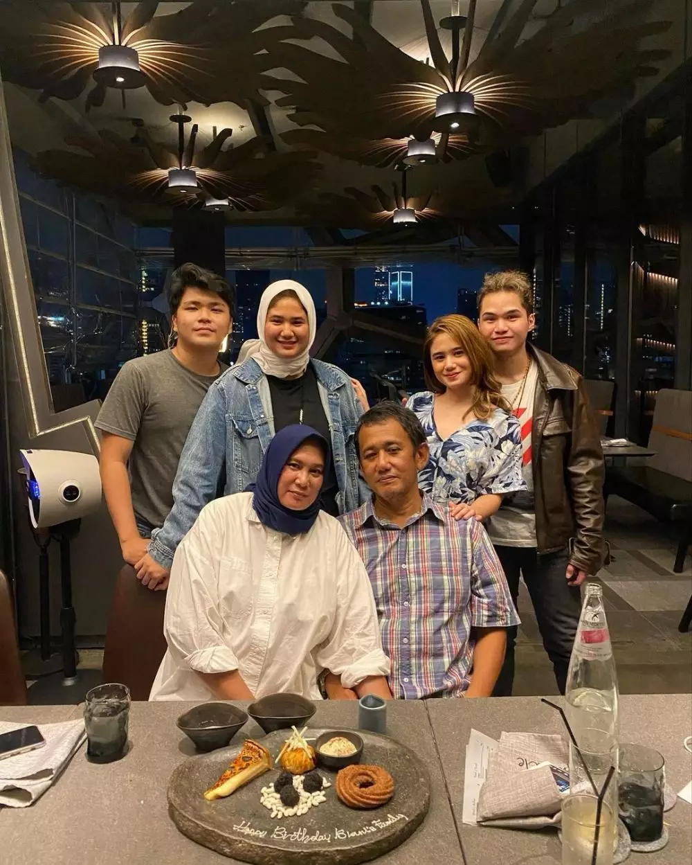 Momen Tissa Biani rayakan ultah sang ayah Instagram/@tissabiani