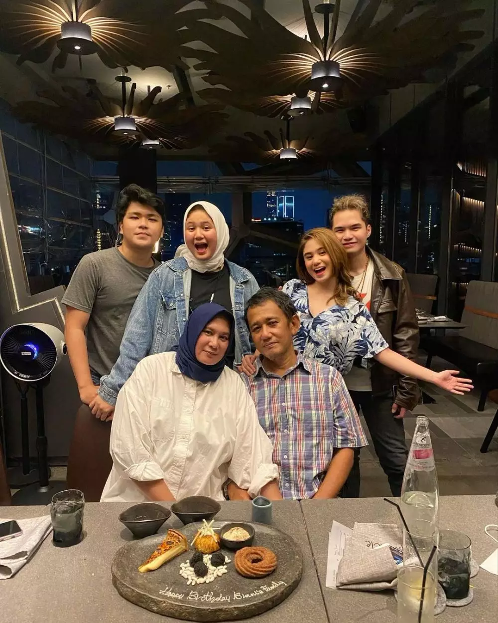 Momen Tissa Biani rayakan ultah sang ayah Instagram/@tissabiani