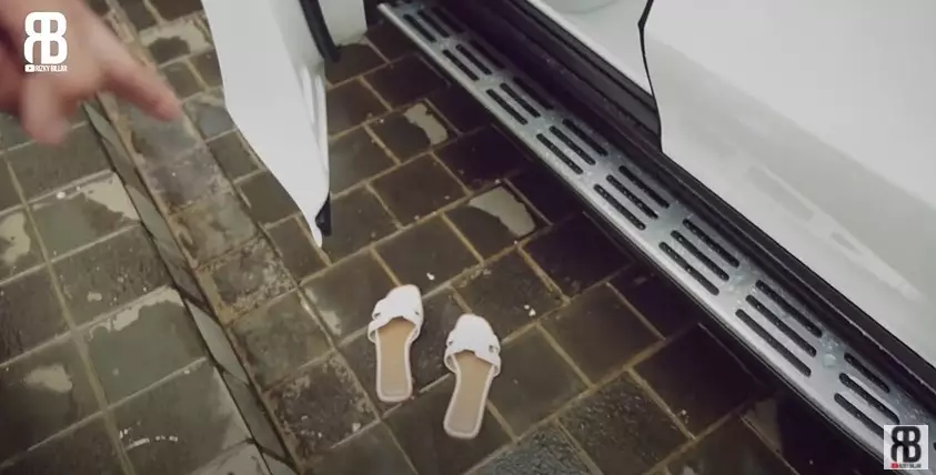 Momen Rizky Billar beri hadiah ultah Lesty Kejora © YouTube/Rizky Billar Momen Rizky Billar beri hadiah ultah Lesty Kejora © YouTube/Rizky Billar