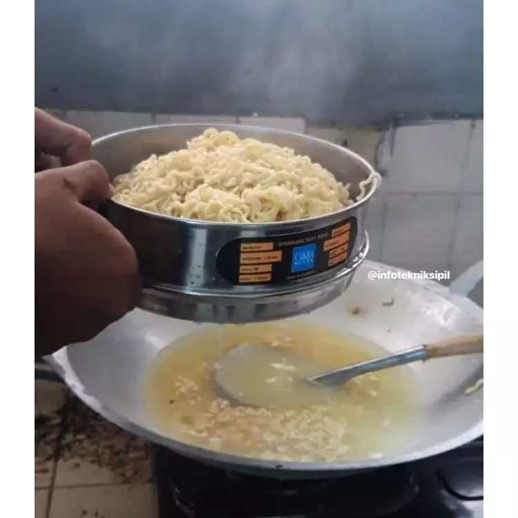 potret makanan terinspirasi tukang bangunan © 2021 instagram.com potret makanan terinspirasi tukang bangunan © 2021 instagram.com