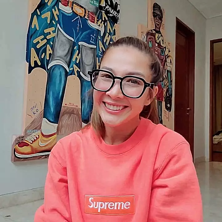 istri laga tanpa makeup © Instagram