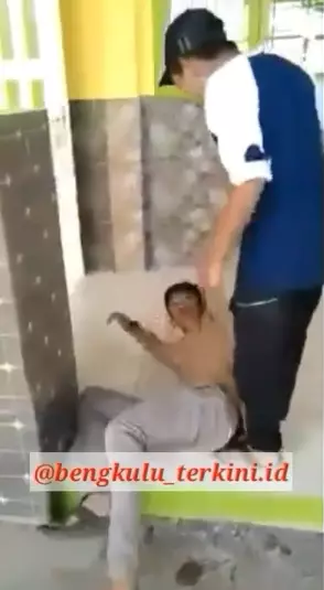 Viral aksi remaja SMP bully teman Instagram