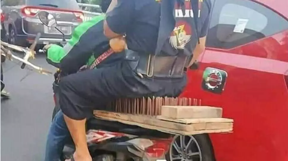 benda lucu dibawa bapak-bapak © 2021 instagram.com benda lucu dibawa bapak-bapak © 2021 instagram.com