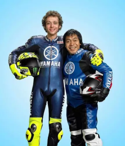 Komeng dan Valentino Rossi © 2021 brilio.net Komeng dan Valentino Rossi © 2021 brilio.net