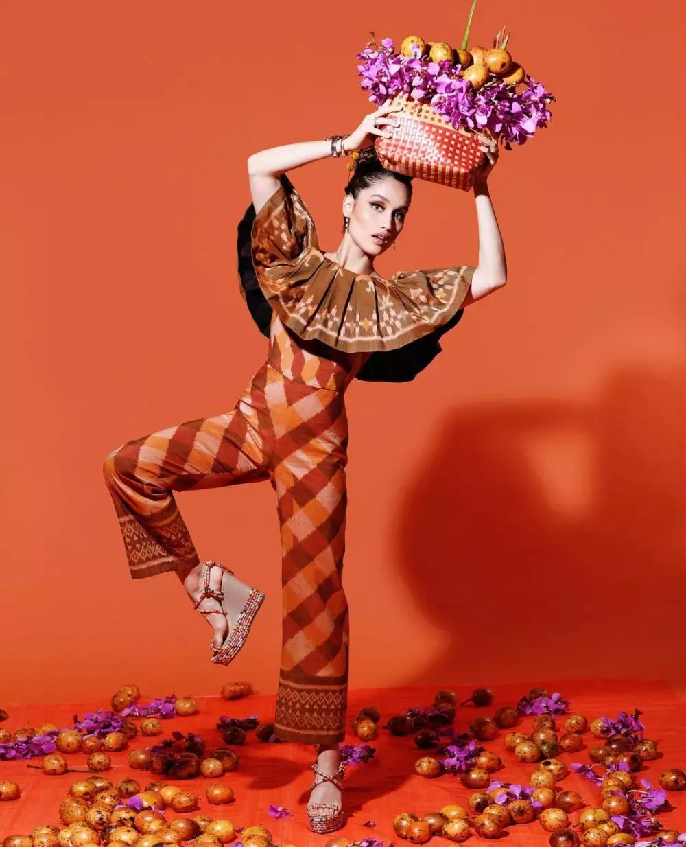 pemotretan Cinta Laura bertema markisa © 2021 brilio.net pemotretan Cinta Laura bertema markisa © 2021 brilio.net