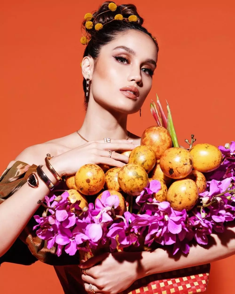 pemotretan Cinta Laura bertema markisa © 2021 brilio.net pemotretan Cinta Laura bertema markisa © 2021 brilio.net