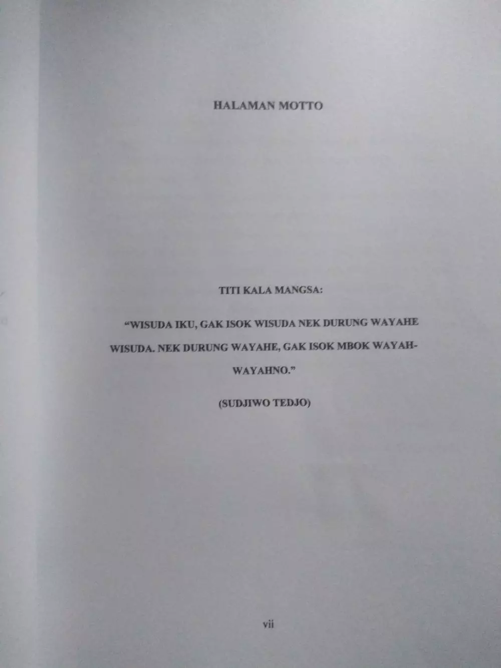 Tulisan di halaman motto skripsi © berbagai sumber Tulisan di halaman motto skripsi © berbagai sumber