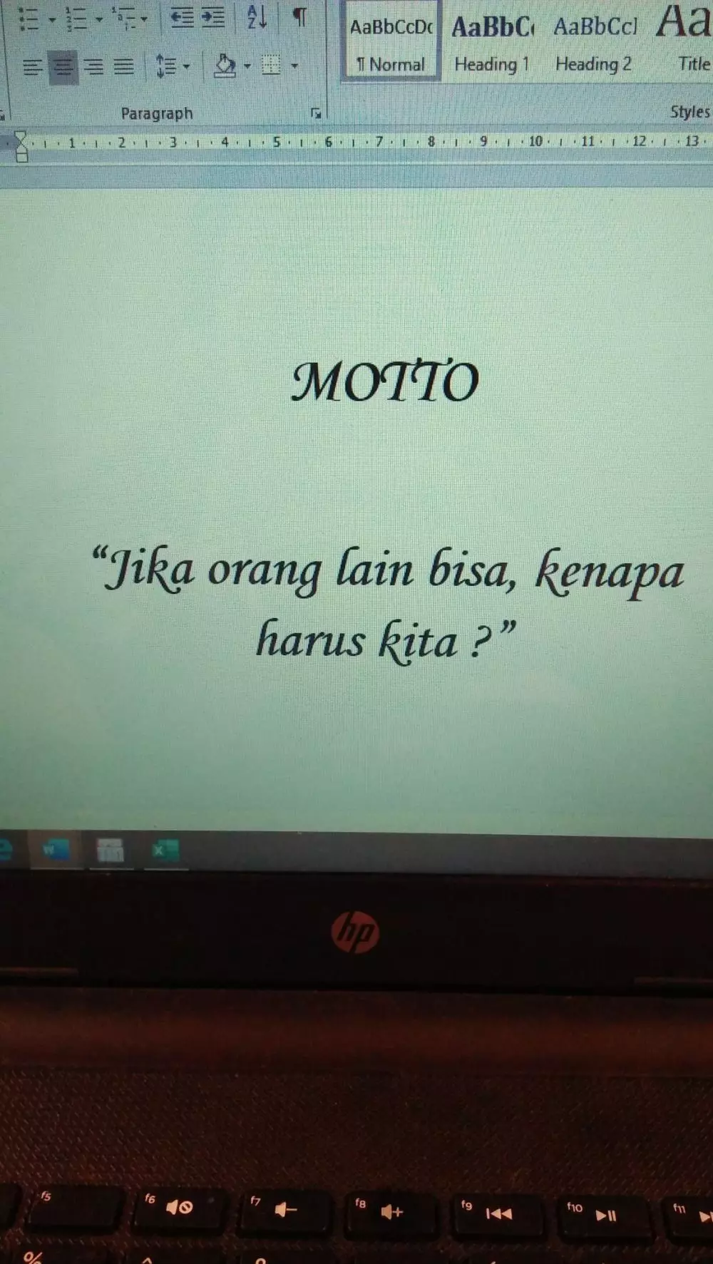 Tulisan di halaman motto skripsi © berbagai sumber Tulisan di halaman motto skripsi © berbagai sumber