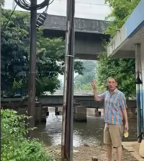 Jusuf Hamka mencari penyelamatnya © Instagram Jusuf Hamka mencari penyelamatnya © Instagram