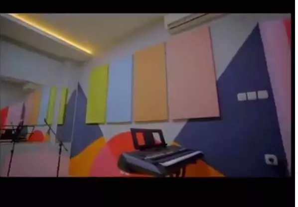 potret studio musik delon © Instagram