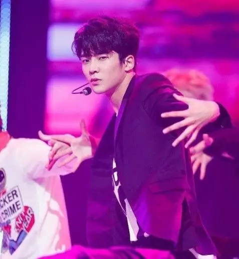 Potret transformasi Rowoon dari berbagai sumber