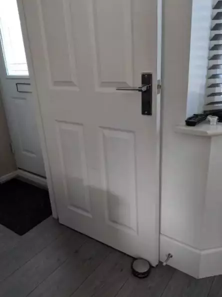 salah ukur pintu absurd © 2021 berbagai sumber