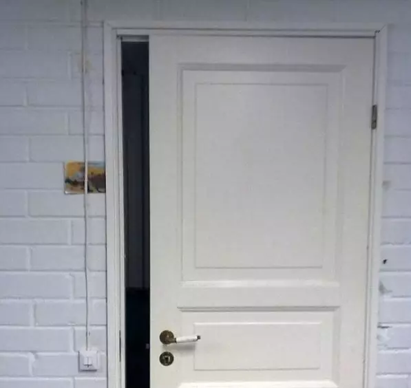 salah ukur pintu absurd © 2021 berbagai sumber