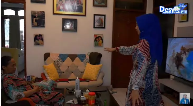 potret detail rumah masa kecil desy ratnasari © YouTube