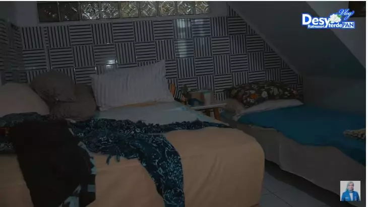 potret detail rumah masa kecil desy ratnasari © YouTube