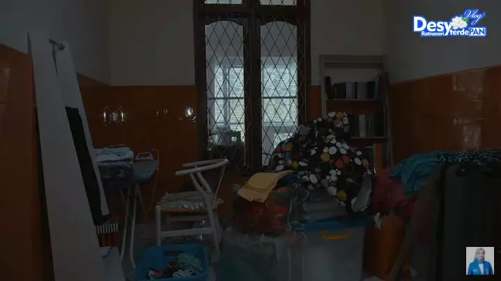 potret detail rumah masa kecil desy ratnasari © YouTube