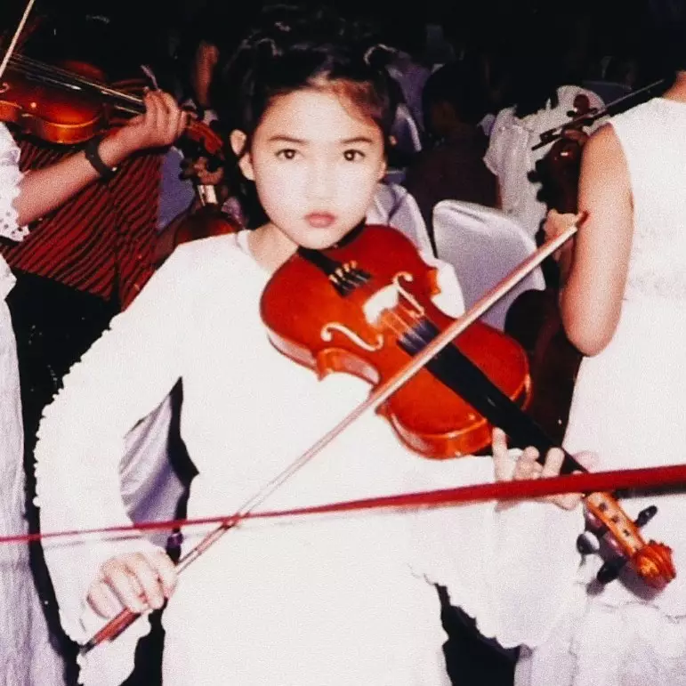 potret masa kecil penyanyi solo wanita © instagram