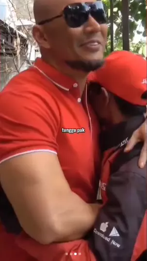 Deddy Corbuzier beri kurir HP dan motor Instagram