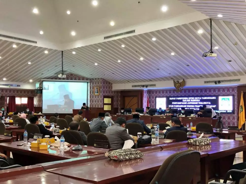 baju dinas DPRD Tangerang © 2021 brilio.net