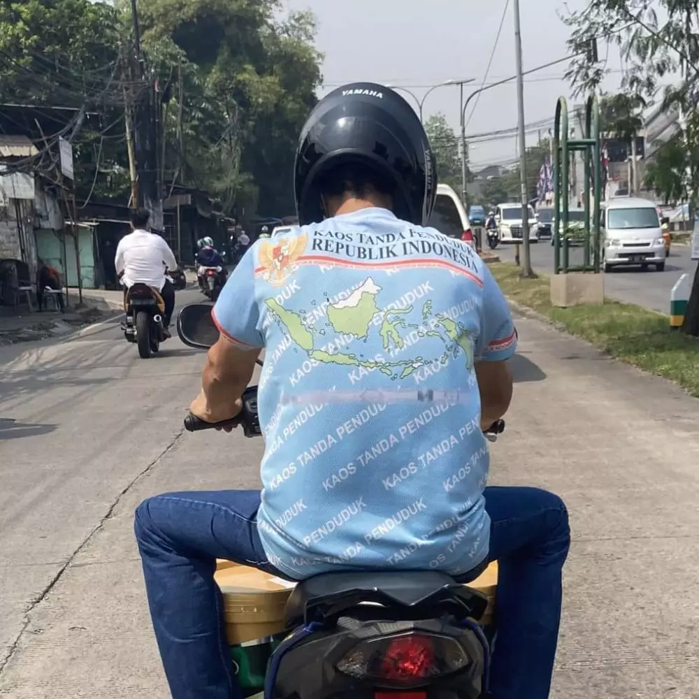 desain kaus bapak-bapak salah fokus © 2021 instagram.com