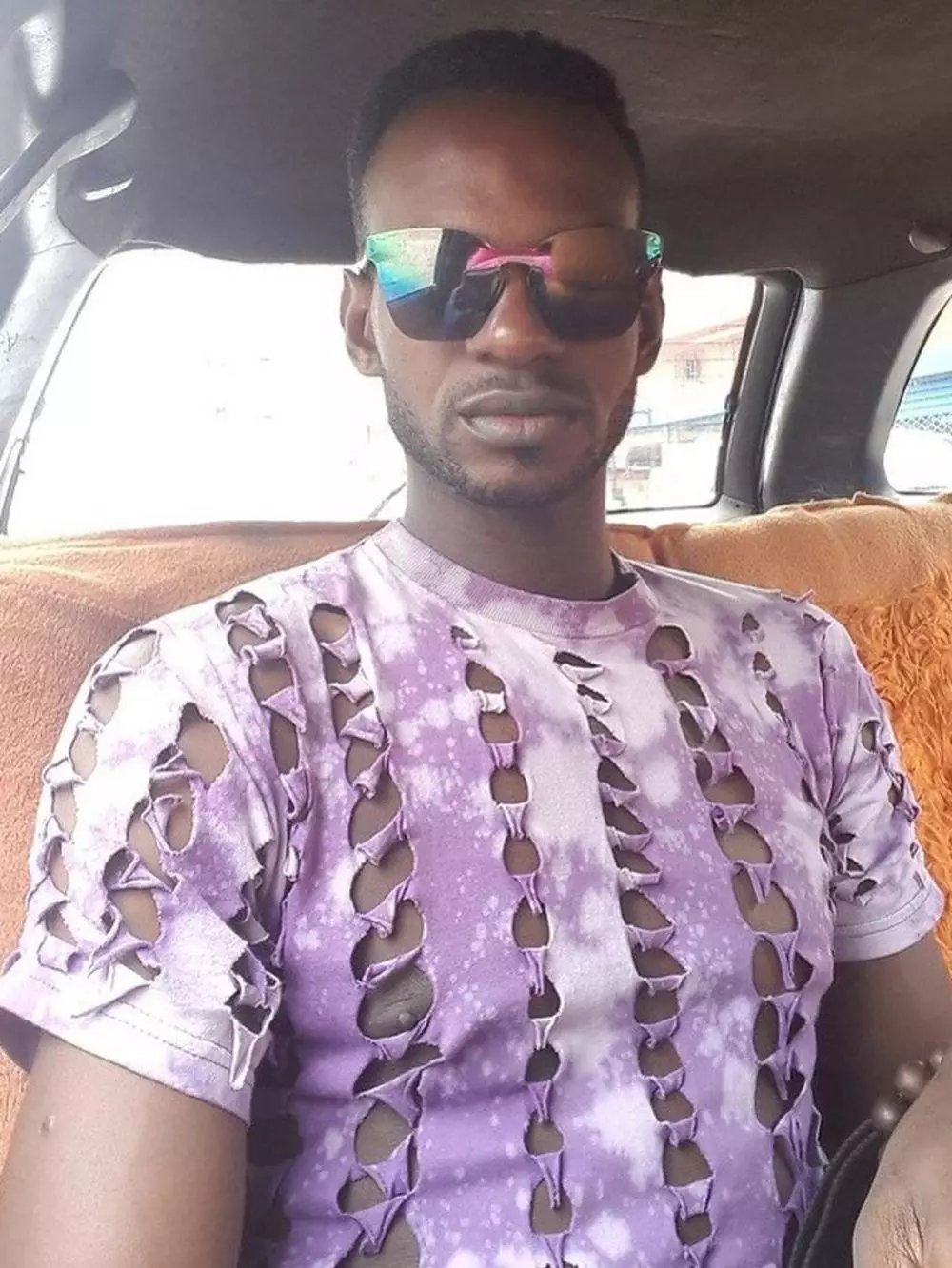 desain kaus bapak-bapak salah fokus © 2021 instagram.com