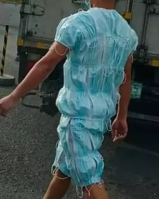 desain kaus bapak-bapak salah fokus © 2021 instagram.com