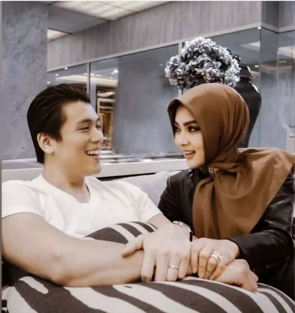 Seleb nikah di usia 35-an © 2021 berbagai sumber Seleb nikah di usia 35-an © 2021 berbagai sumber