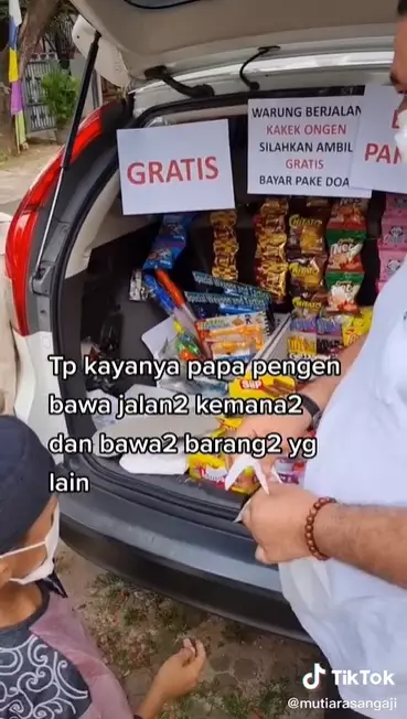 Viral warung berjalan untuk anak-anak bayar pakai doa TikTok Viral warung berjalan untuk anak-anak bayar pakai doa TikTok