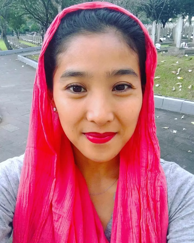 Olivia Zalianty bermakeup tebal © 2021 brilio.net Olivia Zalianty bermakeup tebal © 2021 brilio.net