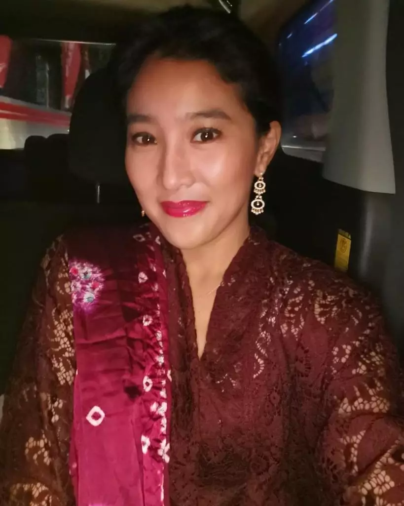 Olivia Zalianty bermakeup tebal © 2021 brilio.net Olivia Zalianty bermakeup tebal © 2021 brilio.net