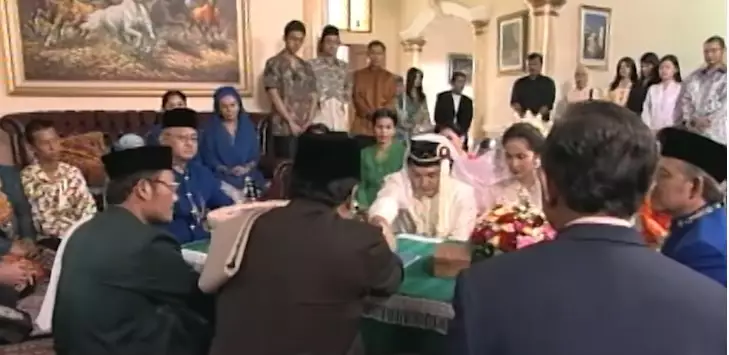 9 Potret lawas pernikahan Zaenab-Hendri di sinetron Si Doel, bikin nostalgia berbagai sumber