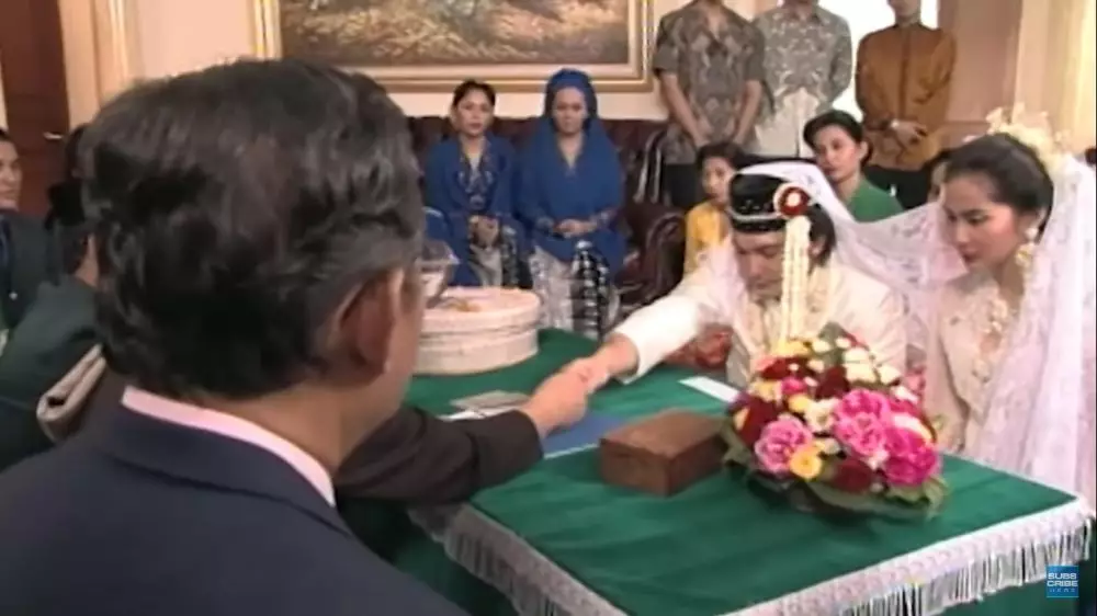 9 Potret lawas pernikahan Zaenab-Hendri di sinetron Si Doel, bikin nostalgia berbagai sumber