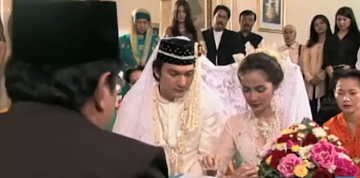 9 Potret lawas pernikahan Zaenab-Hendri di sinetron Si Doel, bikin nostalgia berbagai sumber