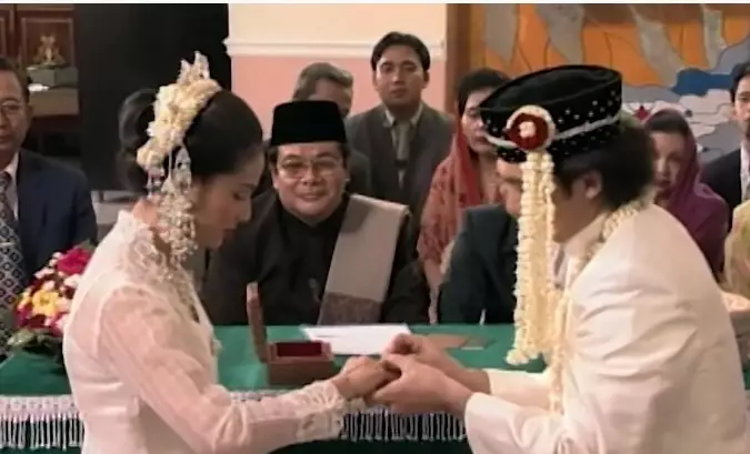 9 Potret lawas pernikahan Zaenab-Hendri di sinetron Si Doel, bikin nostalgia berbagai sumber