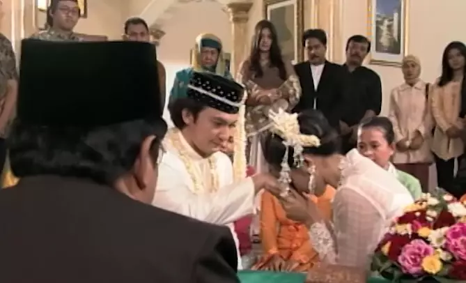 9 Potret lawas pernikahan Zaenab-Hendri di sinetron Si Doel, bikin nostalgia berbagai sumber