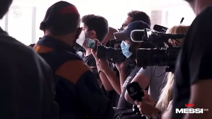 11 Potret hari pertama Leonel Messi di PSG, fans penuhi jalanan Paris berbagai sumber