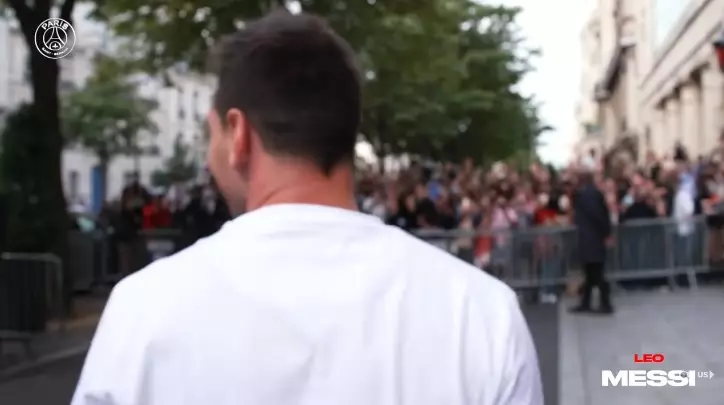 11 Potret hari pertama Leonel Messi di PSG, fans penuhi jalanan Paris berbagai sumber