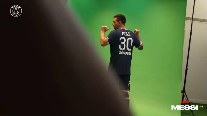 11 Potret hari pertama Leonel Messi di PSG, fans penuhi jalanan Paris berbagai sumber