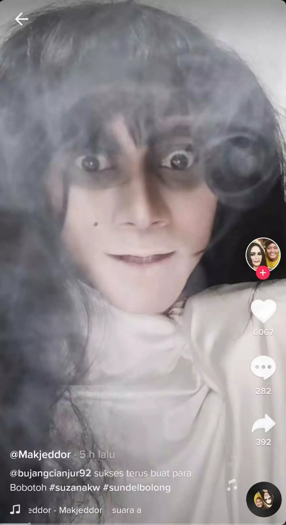 pria dandan mirip Suzanna © 2021 brilio.net pria dandan mirip Suzanna © 2021 brilio.net