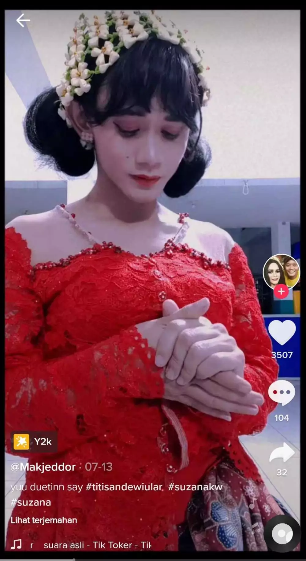 pria dandan mirip Suzanna © 2021 brilio.net pria dandan mirip Suzanna © 2021 brilio.net