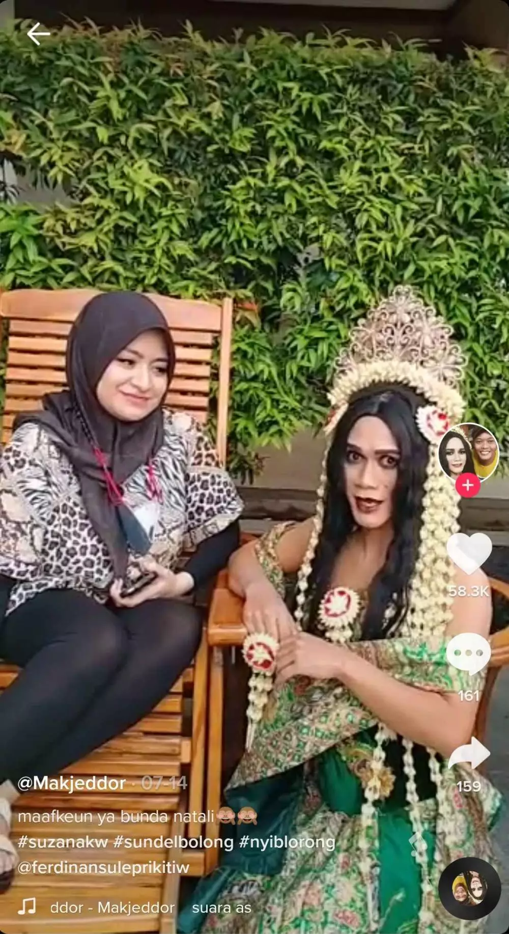 pria dandan mirip Suzanna © 2021 brilio.net pria dandan mirip Suzanna © 2021 brilio.net