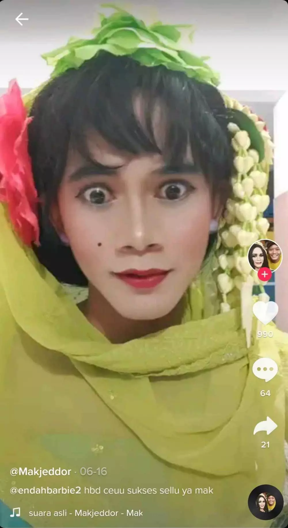 pria dandan mirip Suzanna © 2021 brilio.net pria dandan mirip Suzanna © 2021 brilio.net