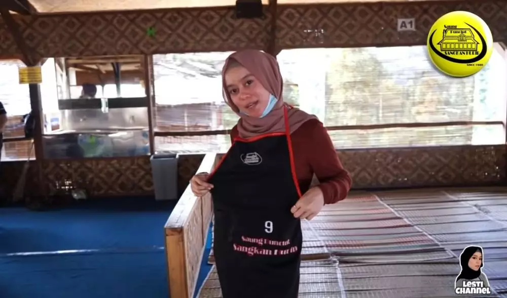 rumah makan Lesty © YouTube