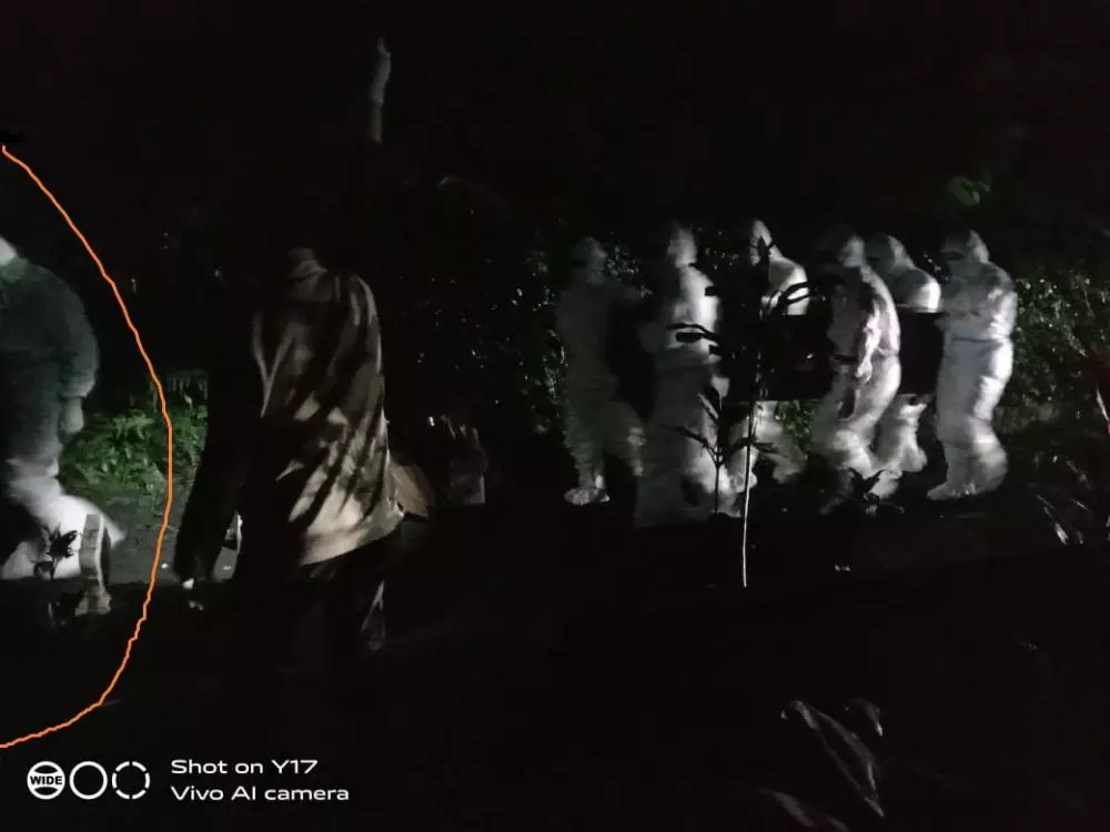 Viral penampakan misterius saat pemulasaran jenazah Covid-19 ini curi perhatian berbagai sumber