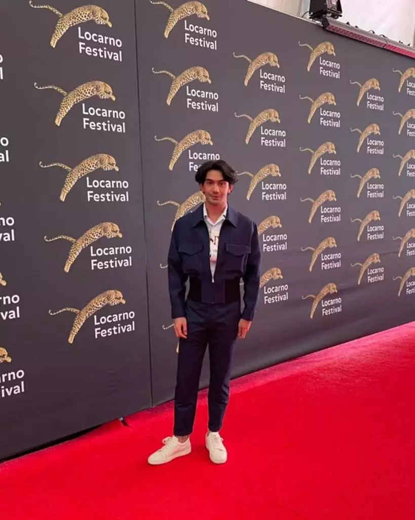 Outfit Reza Rahadian © 2021 brilio.net