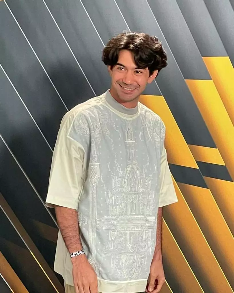 Outfit Reza Rahadian © 2021 brilio.net