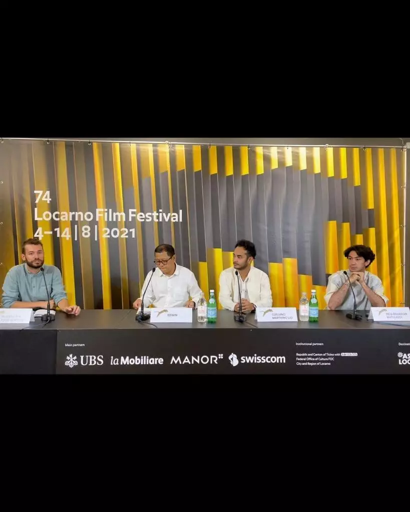 Outfit Reza Rahadian © 2021 brilio.net